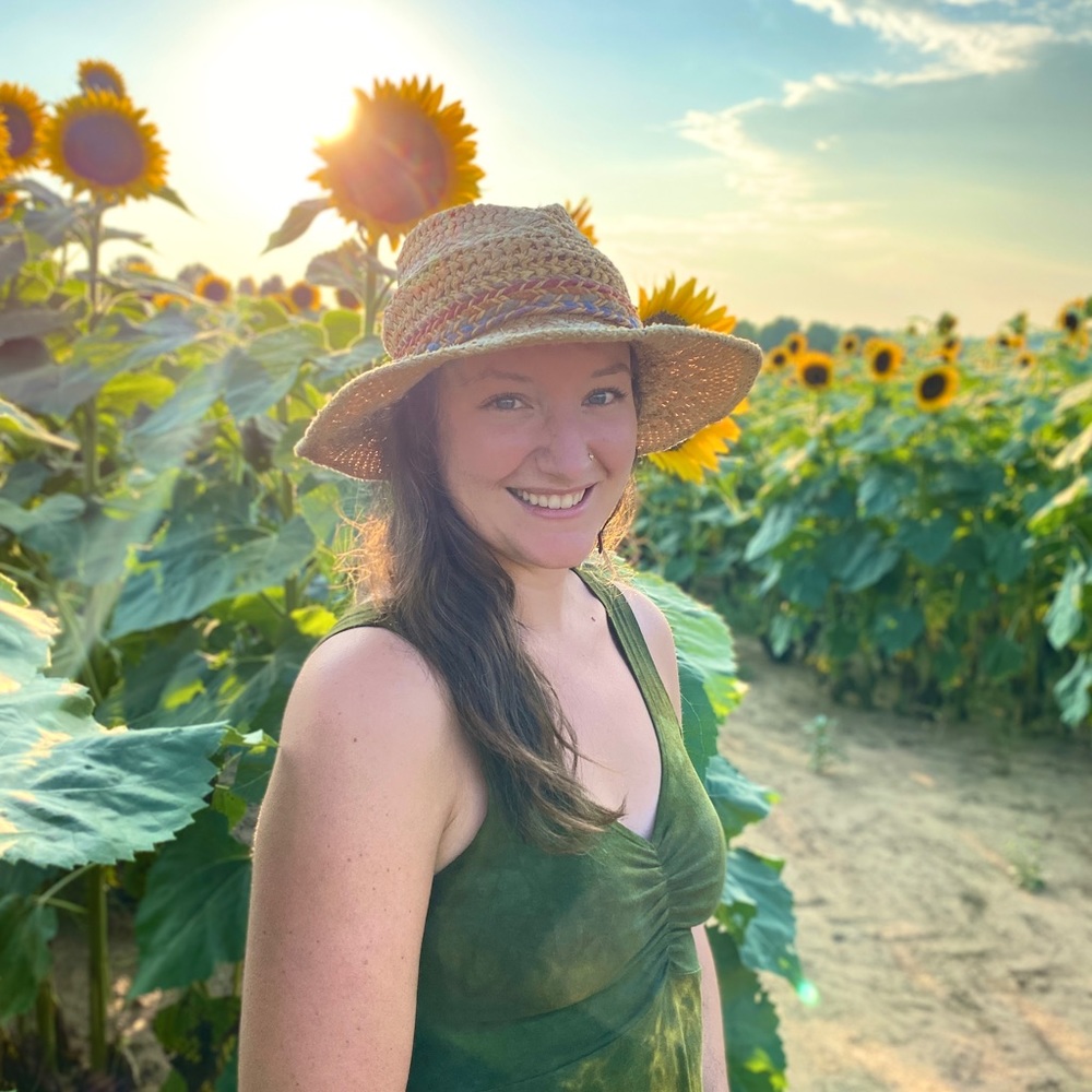 Meet Your Posher, Caitlin 🌻